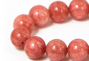 Камень нефрит розовый