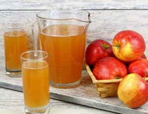 Полезен ли яблочный сок для почек